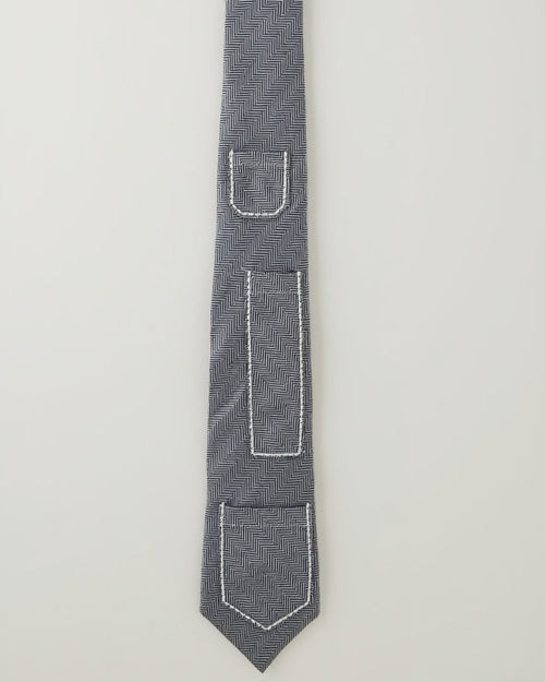 3つの隠し事｜ヘリンボーンポケットタイ NAVY – giraffe ONLINE SHOP