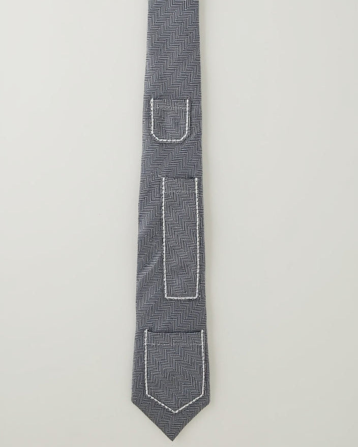 3つの隠し事｜ヘリンボーンポケットタイ NAVY – giraffe ONLINE SHOP